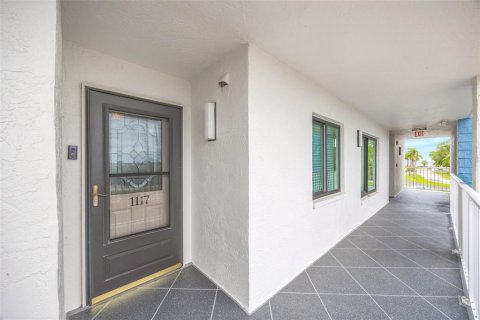 Condo in Port Richey, Florida, 2 bedrooms № 2101570 - photo 5