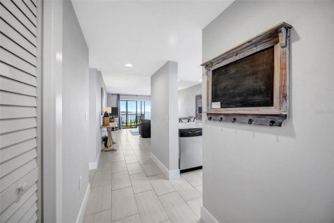 Condo in Port Richey, Florida, 2 bedrooms № 2101570 - photo 7