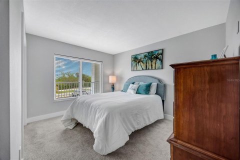Condo in Port Richey, Florida, 2 bedrooms № 2101570 - photo 19