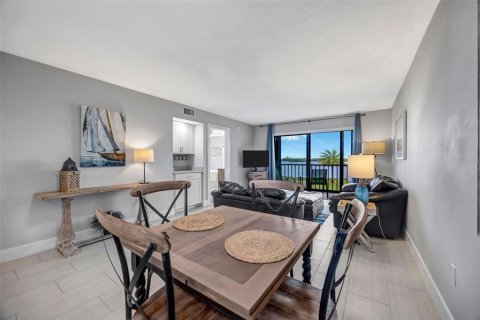 Condo in Port Richey, Florida, 2 bedrooms № 2101570 - photo 14