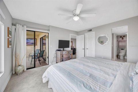 Condo in Port Richey, Florida, 2 bedrooms № 2101570 - photo 24