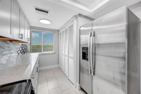 Condo in Port Richey, Florida, 2 bedrooms № 2101570 - photo 10