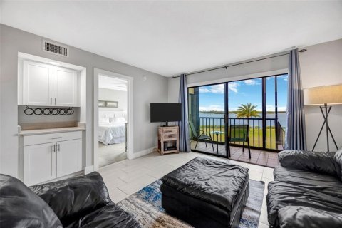 Condo in Port Richey, Florida, 2 bedrooms № 2101570 - photo 18