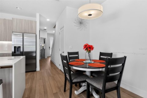 Touwnhouse à vendre à Clermont, Floride: 4 chambres, 175.4 m2 № 2295235 - photo 12