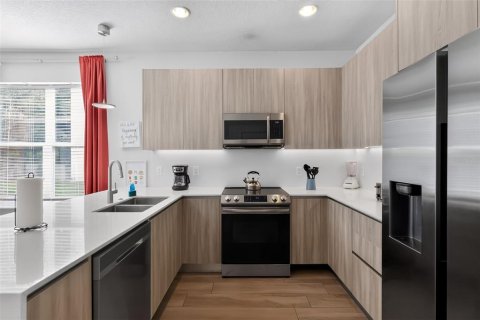 Touwnhouse à vendre à Clermont, Floride: 4 chambres, 175.4 m2 № 2295235 - photo 3