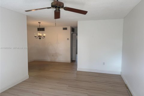 Copropriété à louer à Miami Gardens, Floride: 1 chambre, 72 m2 № 2023296 - photo 6