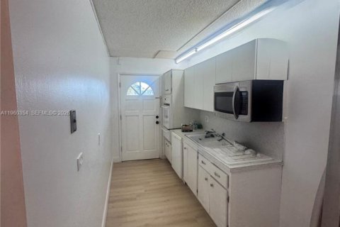 Copropriété à louer à Miami Gardens, Floride: 1 chambre, 72 m2 № 2023296 - photo 7