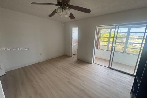 Copropriété à louer à Miami Gardens, Floride: 1 chambre, 72 m2 № 2023296 - photo 8