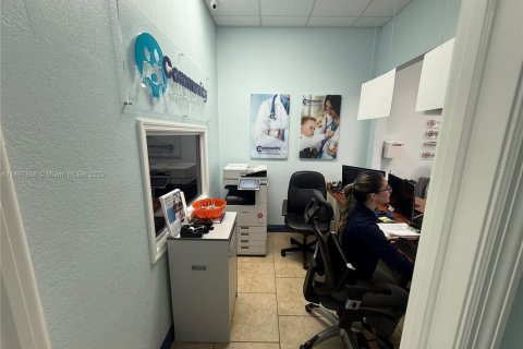 Immobilier commercial à vendre à Miami, Floride № 1952899 - photo 4