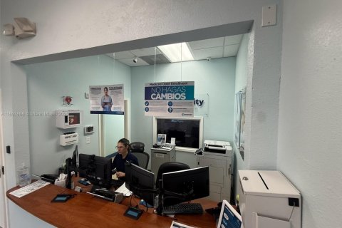 Immobilier commercial à vendre à Miami, Floride № 1952899 - photo 2