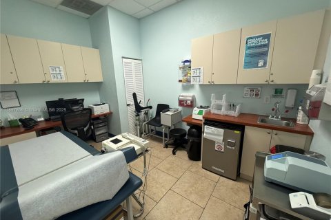 Immobilier commercial à vendre à Miami, Floride № 1952899 - photo 12
