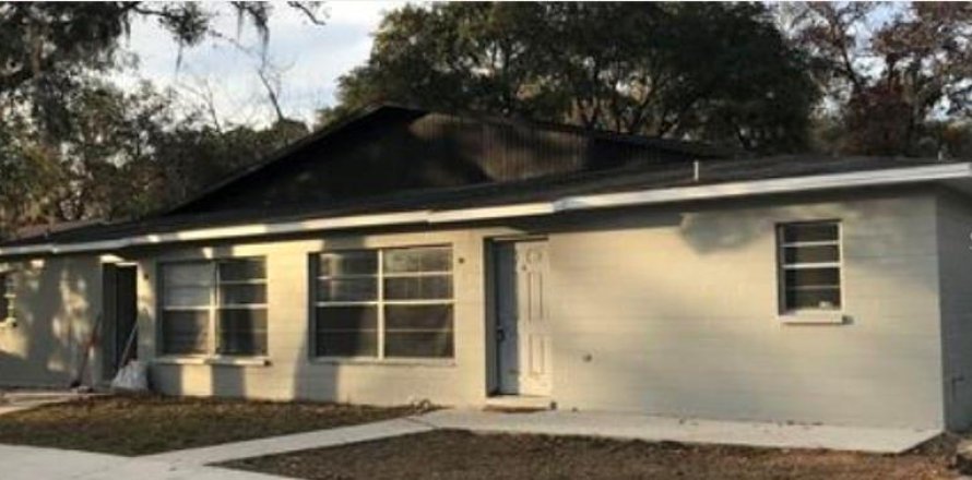 Commercial property in Gainesville, Florida 8 bedrooms, 334.45 sq.m. № 2214320
