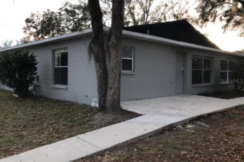 Commercial property in Gainesville, Florida 8 bedrooms, 334.45 sq.m. № 2214320 - photo 2
