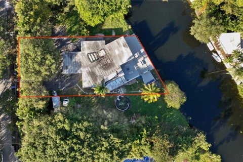 House in North Miami, Florida 4 bedrooms № 1850705 - photo 3