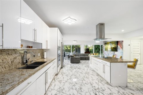House in North Miami, Florida 4 bedrooms № 1850705 - photo 6