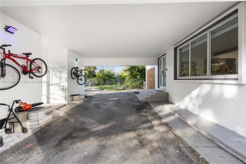 House in North Miami, Florida 4 bedrooms № 1850705 - photo 23
