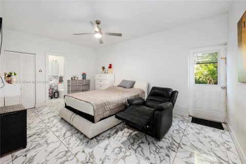 House in North Miami, Florida 4 bedrooms № 1850705 - photo 16