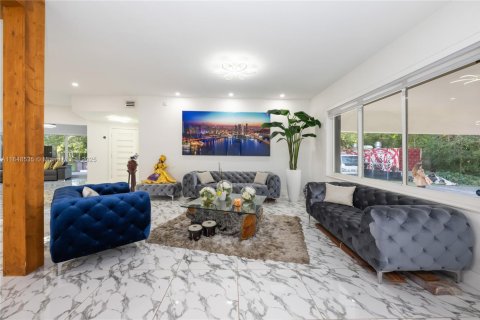 House in North Miami, Florida 4 bedrooms № 1850705 - photo 4