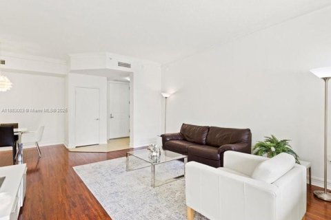 Condo in Aventura, Florida, 2 bedrooms  № 1931889 - photo 10