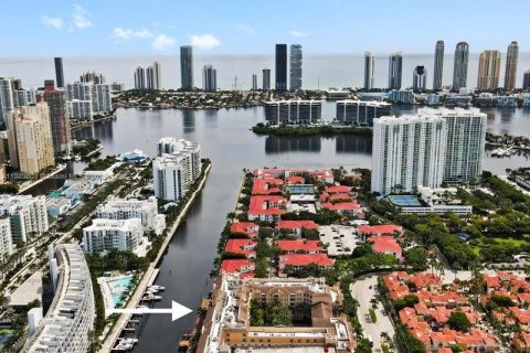 Condo in Aventura, Florida, 2 bedrooms  № 1931889 - photo 17