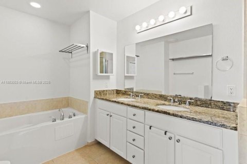 Condo in Aventura, Florida, 2 bedrooms  № 1931889 - photo 18