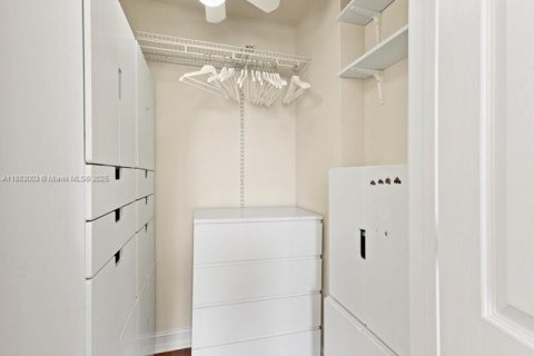 Condo in Aventura, Florida, 2 bedrooms  № 1931889 - photo 25
