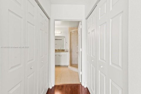 Condo in Aventura, Florida, 2 bedrooms  № 1931889 - photo 16