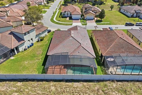 Villa ou maison à vendre à Haines City, Floride: 4 chambres, 207.45 m2 № 2214069 - photo 4