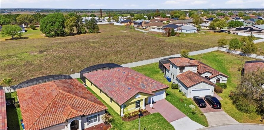 Villa ou maison à Haines City, Floride 4 chambres, 207.45 m2 № 2214069