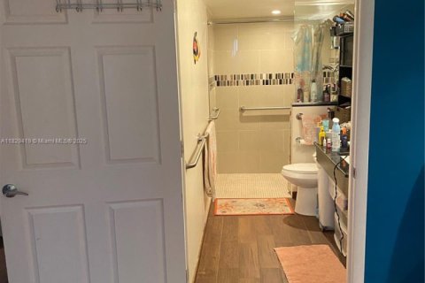 Condo in Hallandale Beach, Florida, 2 bedrooms  № 1940035 - photo 8