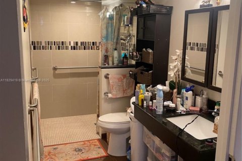 Condo in Hallandale Beach, Florida, 2 bedrooms  № 1940035 - photo 7