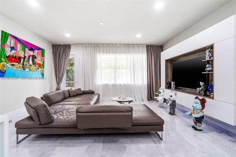 Casa en venta en Hollywood, Florida, 4 dormitorios, 199.93 m2 № 2038336 - foto 7