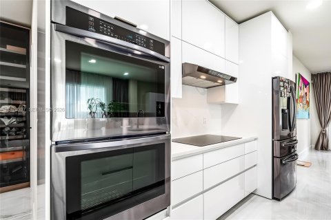 Casa en venta en Hollywood, Florida, 4 dormitorios, 199.93 m2 № 2038336 - foto 2