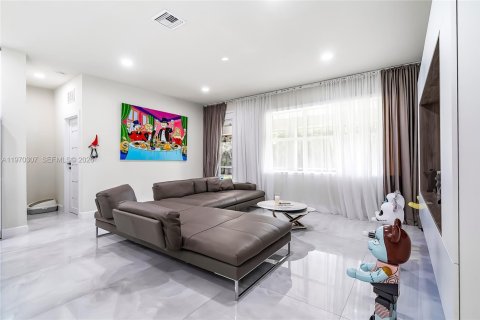 Casa en venta en Hollywood, Florida, 4 dormitorios, 199.93 m2 № 2038336 - foto 6