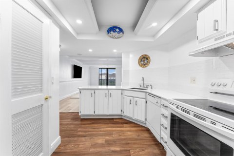 Condo in West Palm Beach, Florida, 2 bedrooms № 2082086 - photo 8