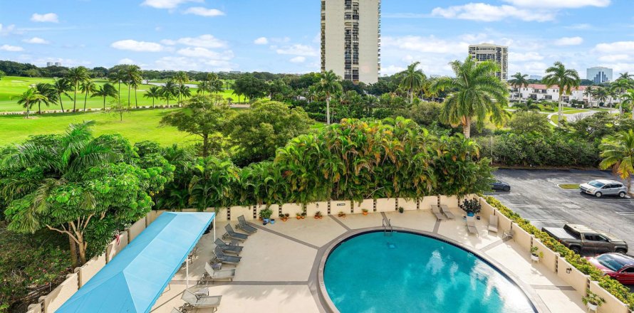 Condo in West Palm Beach, Florida, 2 bedrooms № 2082086