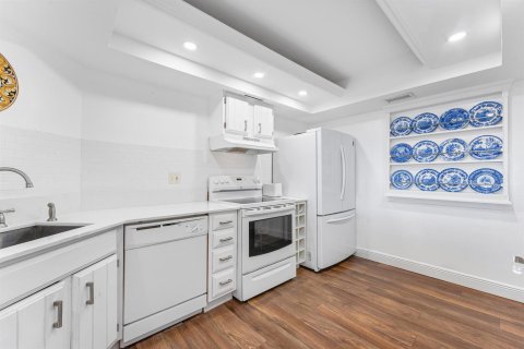 Condo in West Palm Beach, Florida, 2 bedrooms № 2082086 - photo 9