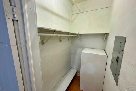 Appartement à louer à Coral Gables, Floride: 1 chambre, 41.81 m2 № 1877864 - photo 9