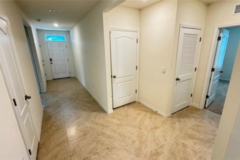 Villa ou maison à louer à Kissimmee, Floride: 4 chambres, 173.91 m2 № 2379811 - photo 2
