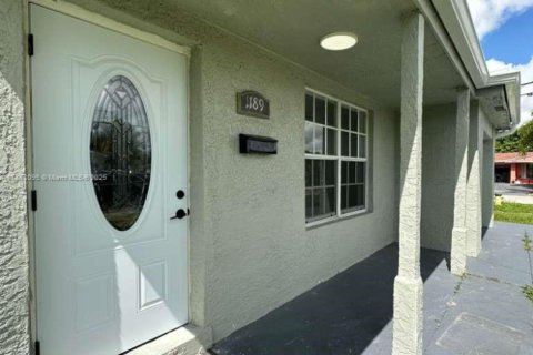 Villa ou maison à louer à Lauderhill, Floride: 5 chambres, 160.54 m2 № 1946747 - photo 5