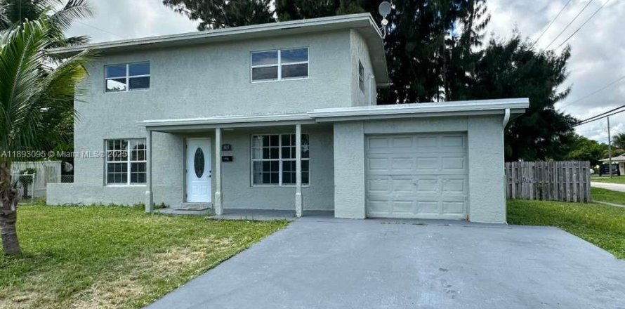 Villa ou maison à Lauderhill, Floride 5 chambres, 160.54 m2 № 1946747