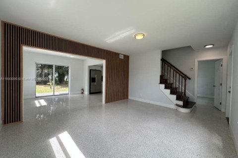 Villa ou maison à louer à Lauderhill, Floride: 5 chambres, 160.54 m2 № 1946747 - photo 7