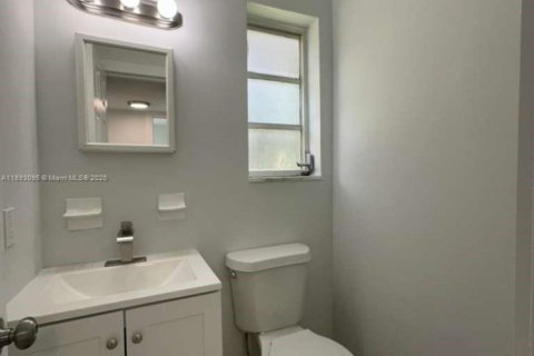 Villa ou maison à louer à Lauderhill, Floride: 5 chambres, 160.54 m2 № 1946747 - photo 29