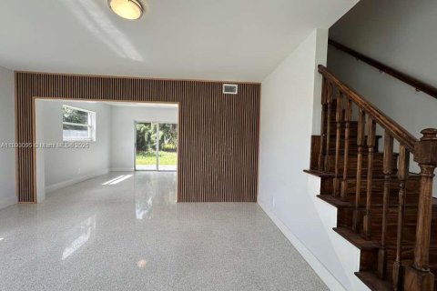 Villa ou maison à louer à Lauderhill, Floride: 5 chambres, 160.54 m2 № 1946747 - photo 6