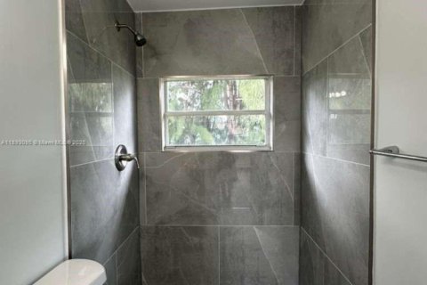 Villa ou maison à louer à Lauderhill, Floride: 5 chambres, 160.54 m2 № 1946747 - photo 17