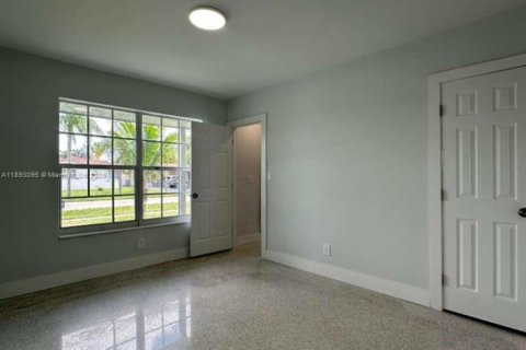 Villa ou maison à louer à Lauderhill, Floride: 5 chambres, 160.54 m2 № 1946747 - photo 8