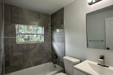 Villa ou maison à louer à Lauderhill, Floride: 5 chambres, 160.54 m2 № 1946747 - photo 14