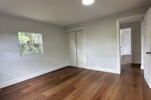 Villa ou maison à louer à Lauderhill, Floride: 5 chambres, 160.54 m2 № 1946747 - photo 16