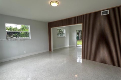 Villa ou maison à louer à Lauderhill, Floride: 5 chambres, 160.54 m2 № 1946747 - photo 9