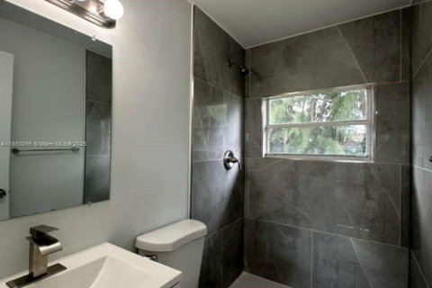 Villa ou maison à louer à Lauderhill, Floride: 5 chambres, 160.54 m2 № 1946747 - photo 13